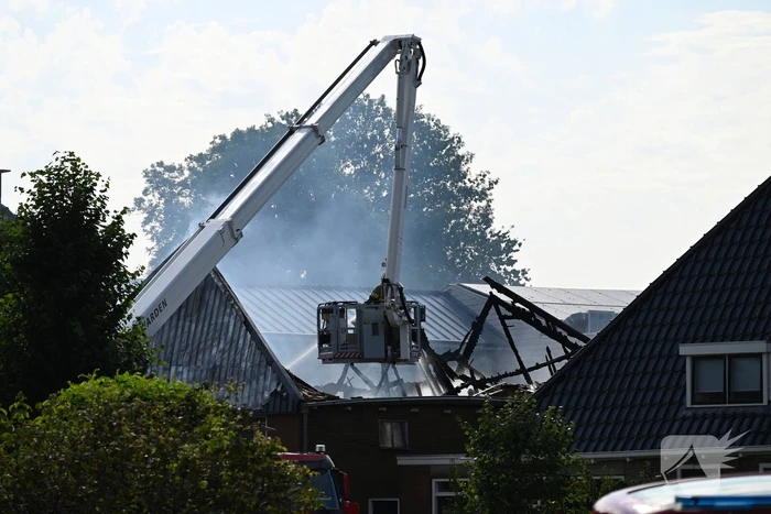 Woningbrand vereist grote inzet