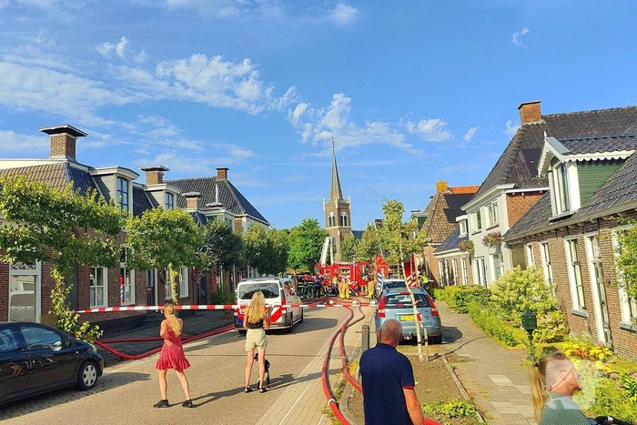 Woningbrand vereist grote inzet