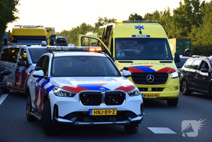 Klapband zorgt voor gewonden en enorme ravage