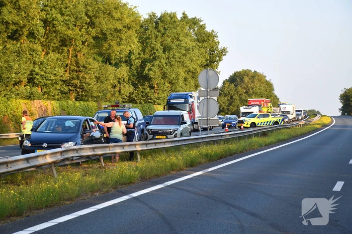 Klapband zorgt voor gewonden en enorme ravage
