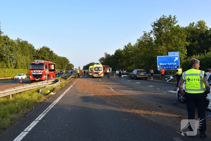 Klapband zorgt voor gewonden en enorme ravage