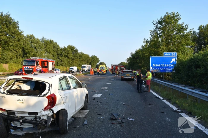 Klapband zorgt voor gewonden en enorme ravage