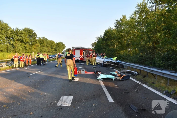 Klapband zorgt voor gewonden en enorme ravage