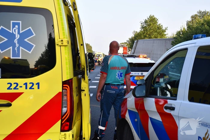 Klapband zorgt voor gewonden en enorme ravage