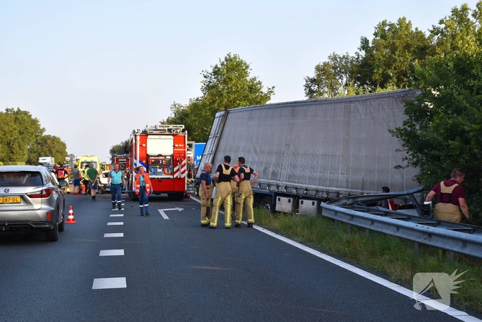 Klapband zorgt voor gewonden en enorme ravage