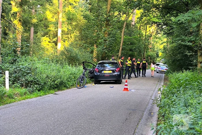 Fietser gewond bij botsing, politie verricht onderzoek