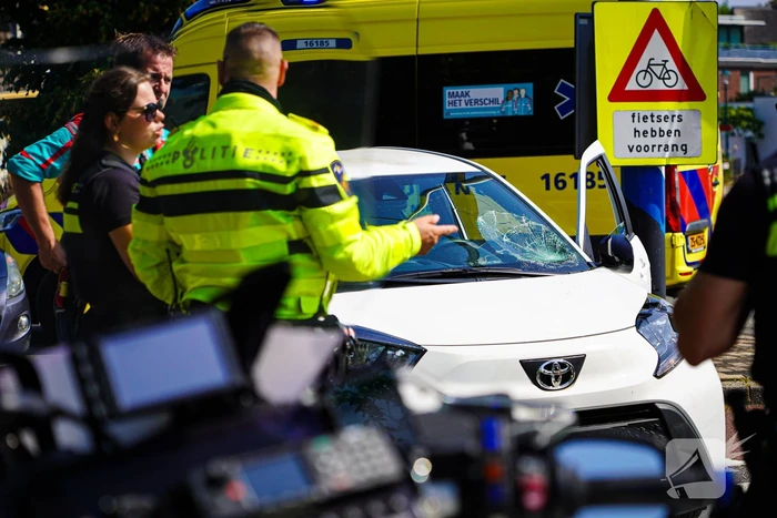 Fietser aangereden op rotonde