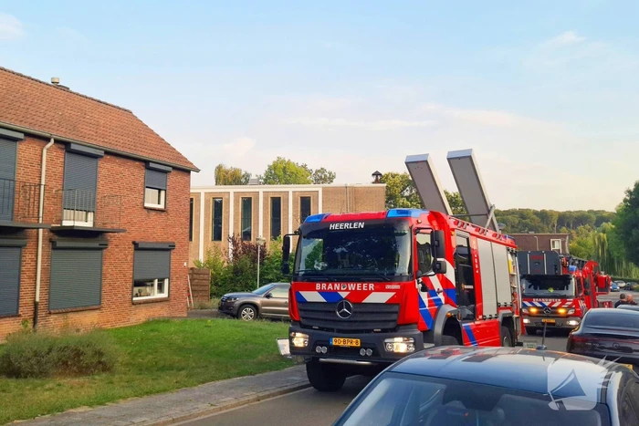 Brandweer sloopt muur om bij brandhaard te komen