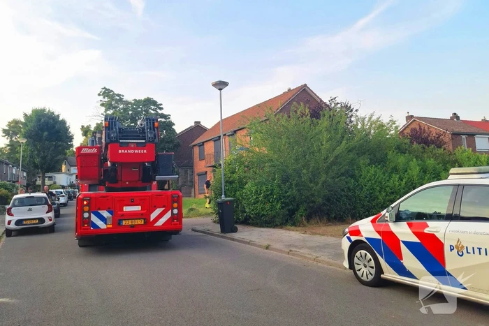 Brandweer sloopt muur om bij brandhaard te komen