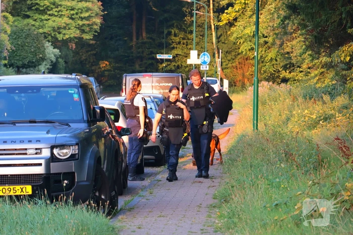 Grootschalige zoekactie met speurhond