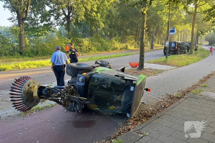 Botsing tussen maaier en bestelbus leidt tot ongeval
