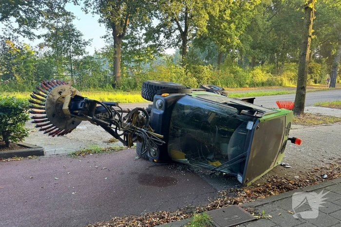 Botsing tussen maaier en bestelbus leidt tot ongeval