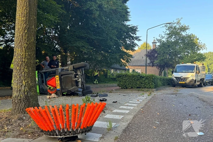 Botsing tussen maaier en bestelbus leidt tot ongeval