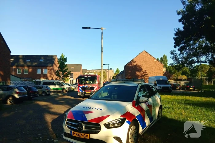 Brandweer haalt scooter boven water