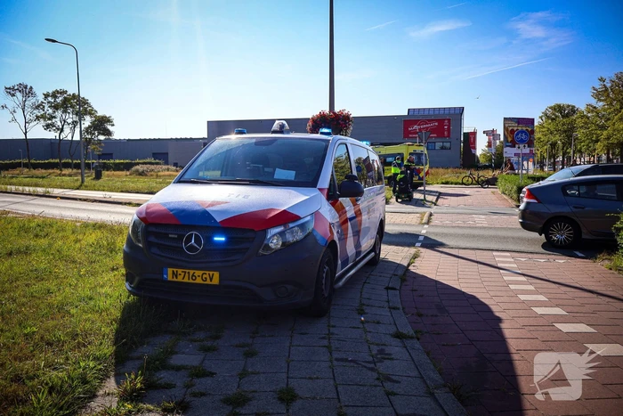 Scootmobielrijder gewond bij aanrijding met bestelbus