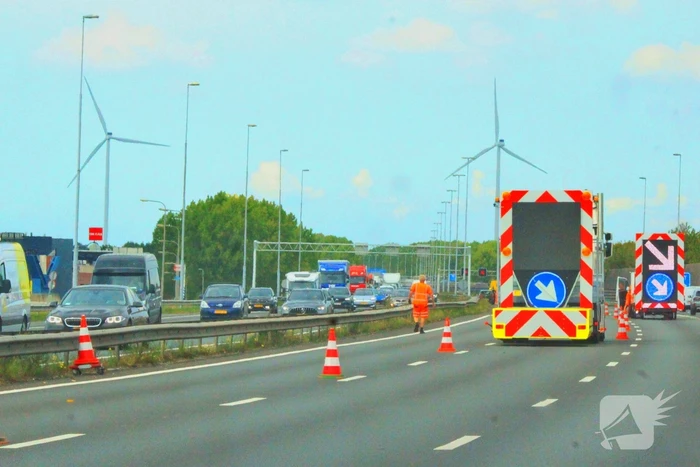 Rijstroken afgesloten na botsing met vrachtwagen