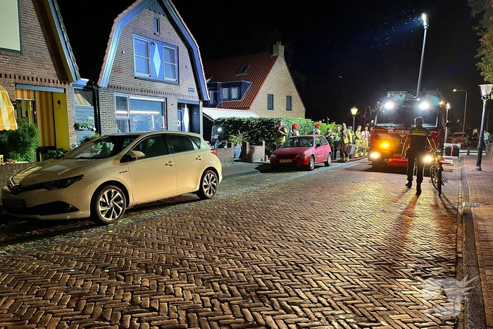 Brandweer schaalt op bij schuurbrand in nachtelijke uren