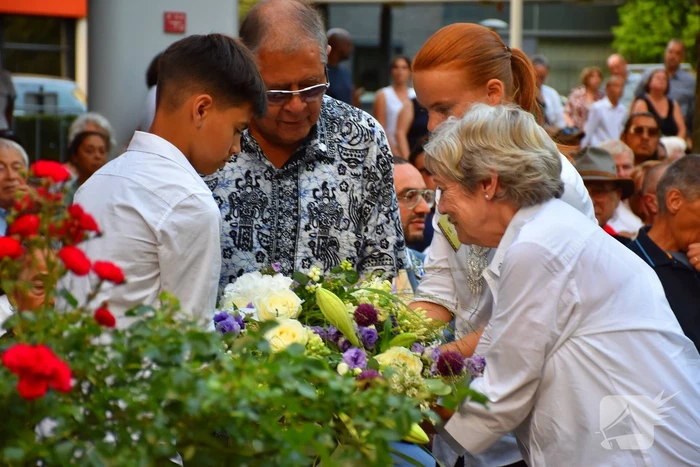 Jaarlijkse herdenking trekt honderden bezoekers