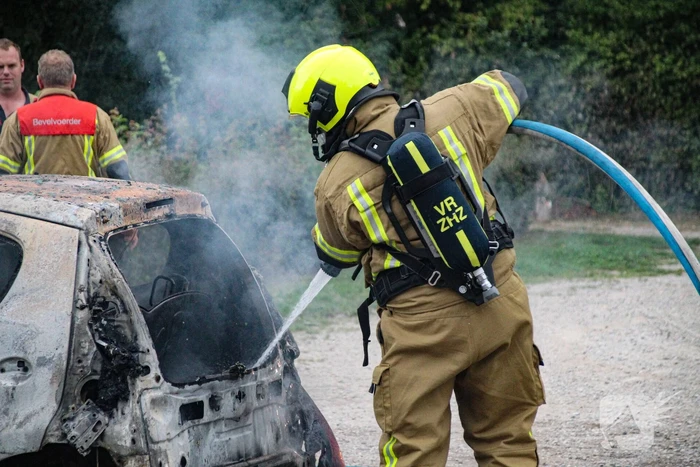Auto volledig verwoest door brand