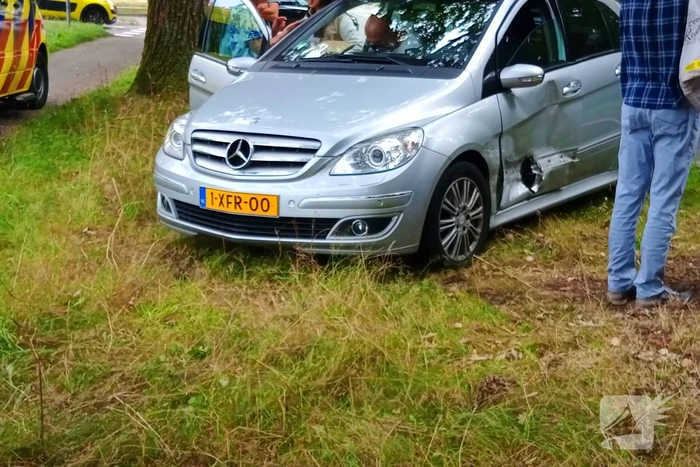 Ongeval tussen twee personenauto's door voorrangsfout