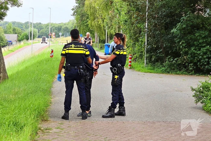 Persoon aangehouden na poging auto inbraak