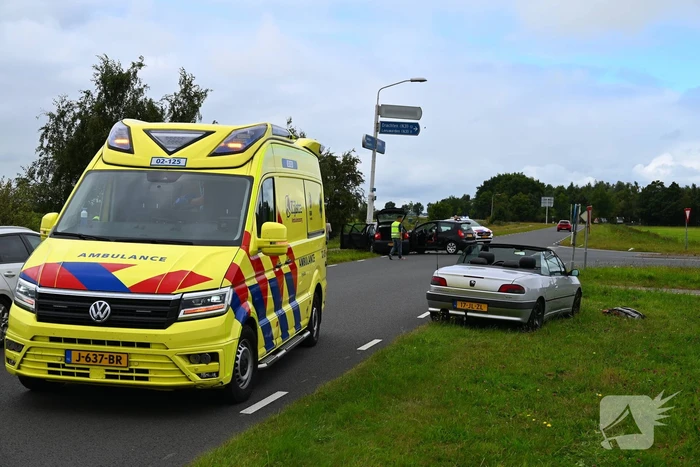 Gewonden en forse schade bij aanrijding