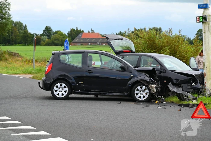Gewonden en forse schade bij aanrijding