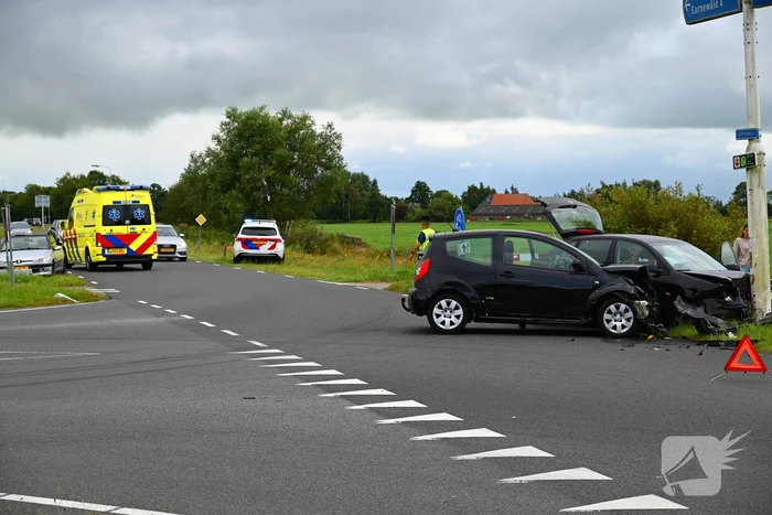 Gewonden en forse schade bij aanrijding