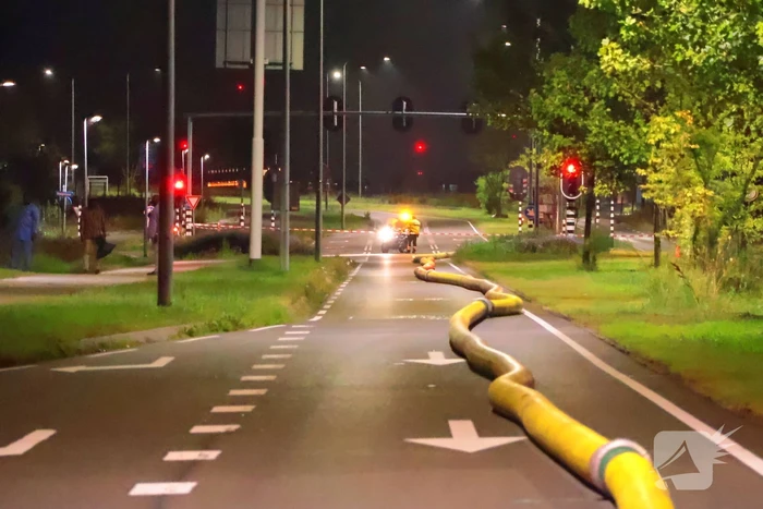 Grote brand in slooppand vergt grote inzet van brandweer