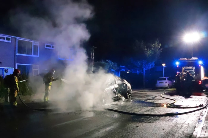 Auto volledig verwoest door brand