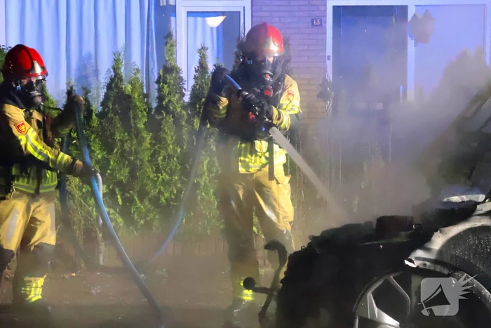 Auto volledig verwoest door brand