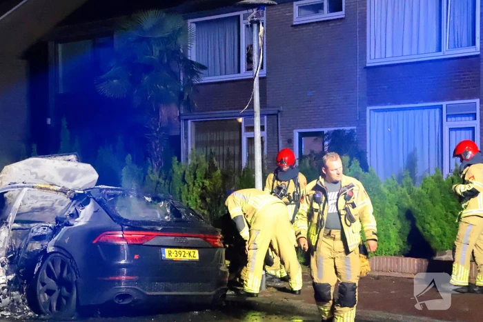 Auto volledig verwoest door brand