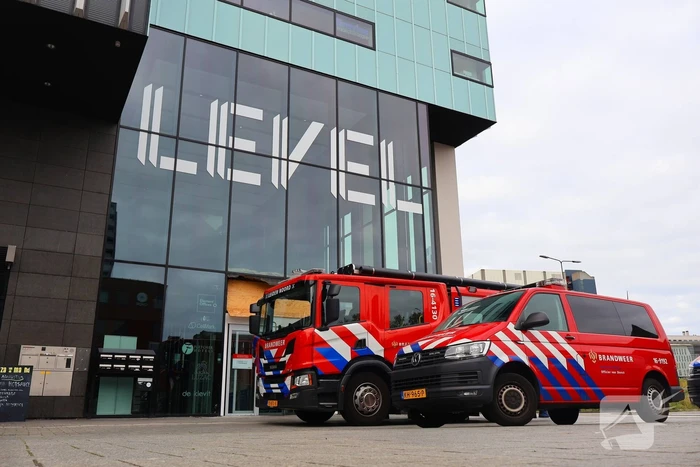 Man sticht brand in stadskantoor