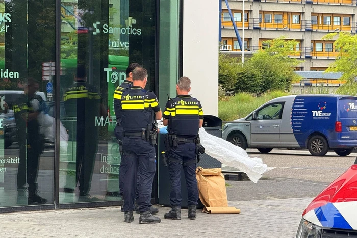 Man sticht brand in stadskantoor