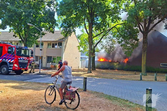 Vlammenzee slaat over naar woningen