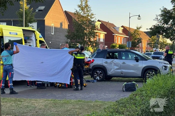 Zwaargewonde bij ongeval met crosbrommertje