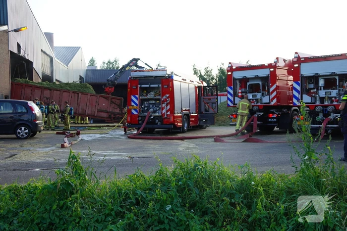Meerdere brandweer eenheden ingezet bij brand grasdrogerij
