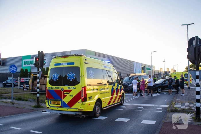 Ongeval met DHL-bus leidt tot botsing met meerdere voertuigen