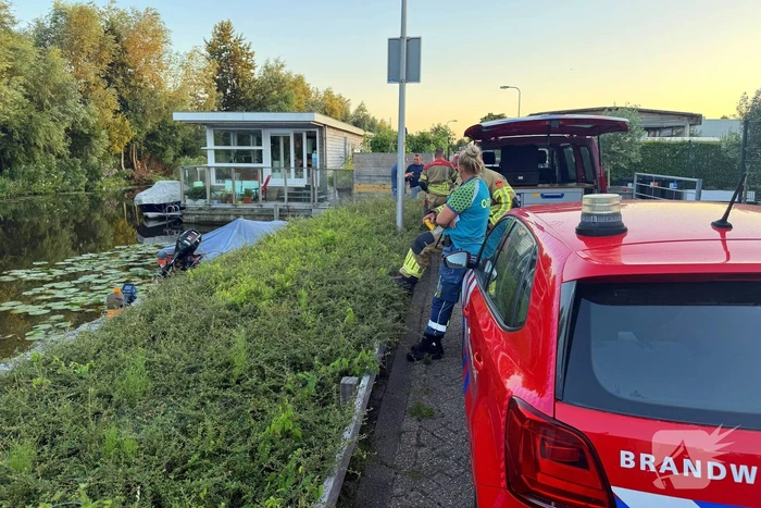 Man komt in aanraking met onbekende chemische stof na vondst vat