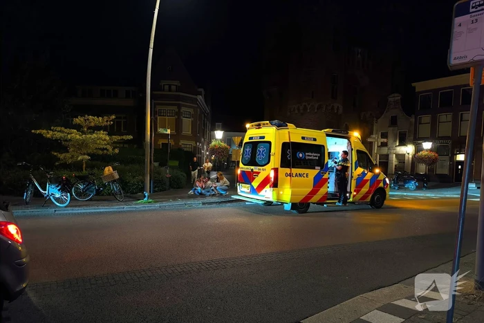 Ambulance vervoert gewonde na ongeval