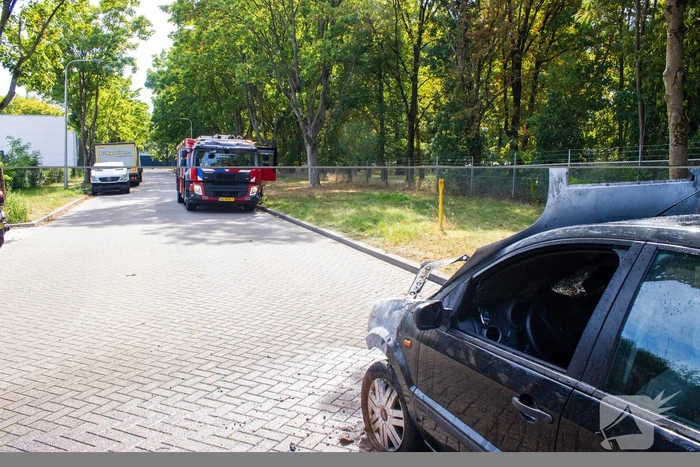 Brand in auto tijdens slepen