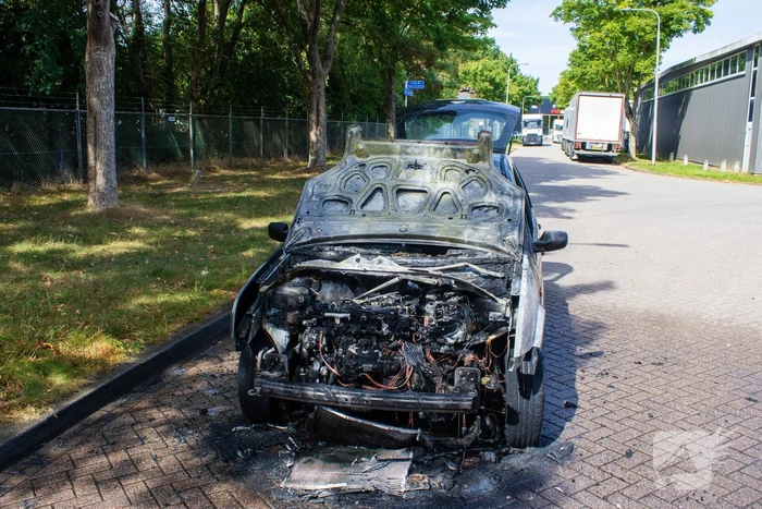 Brand in auto tijdens slepen
