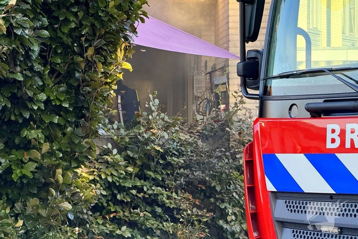 Oven in brand zorgt voor woningbrand zonder gewonden
