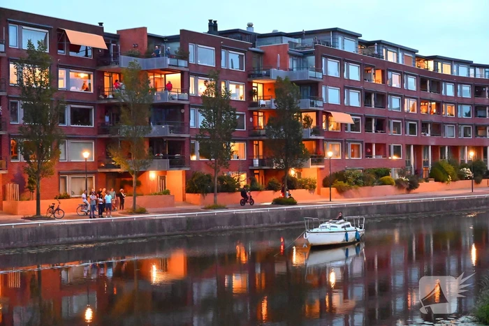 Brandweeractie voor vastgelopen boot