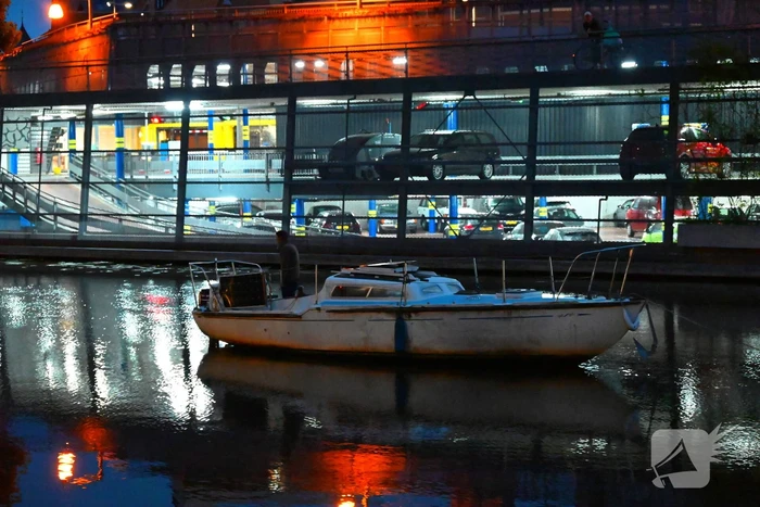 Brandweeractie voor vastgelopen boot