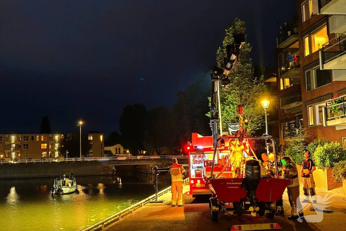 Brandweeractie voor vastgelopen boot