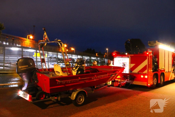 Brandweeractie voor vastgelopen boot