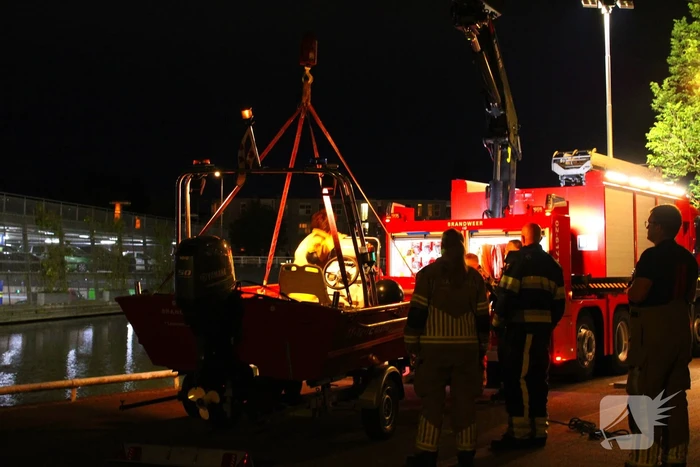 Brandweeractie voor vastgelopen boot