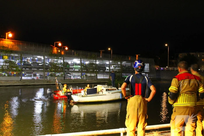 Brandweeractie voor vastgelopen boot