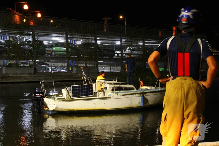 Brandweeractie voor vastgelopen boot